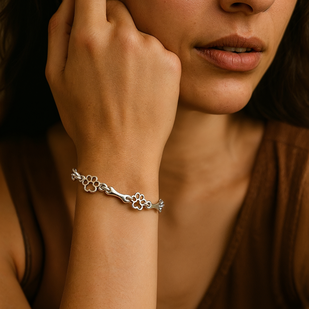 Liora™ | Pulsera con Colgantes de Pata y Hueso