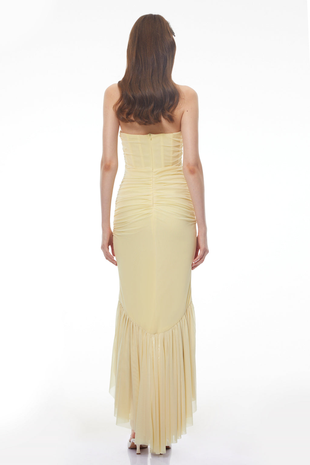 Katarina Vestido maxi halter fruncido de color amarillo mantequilla