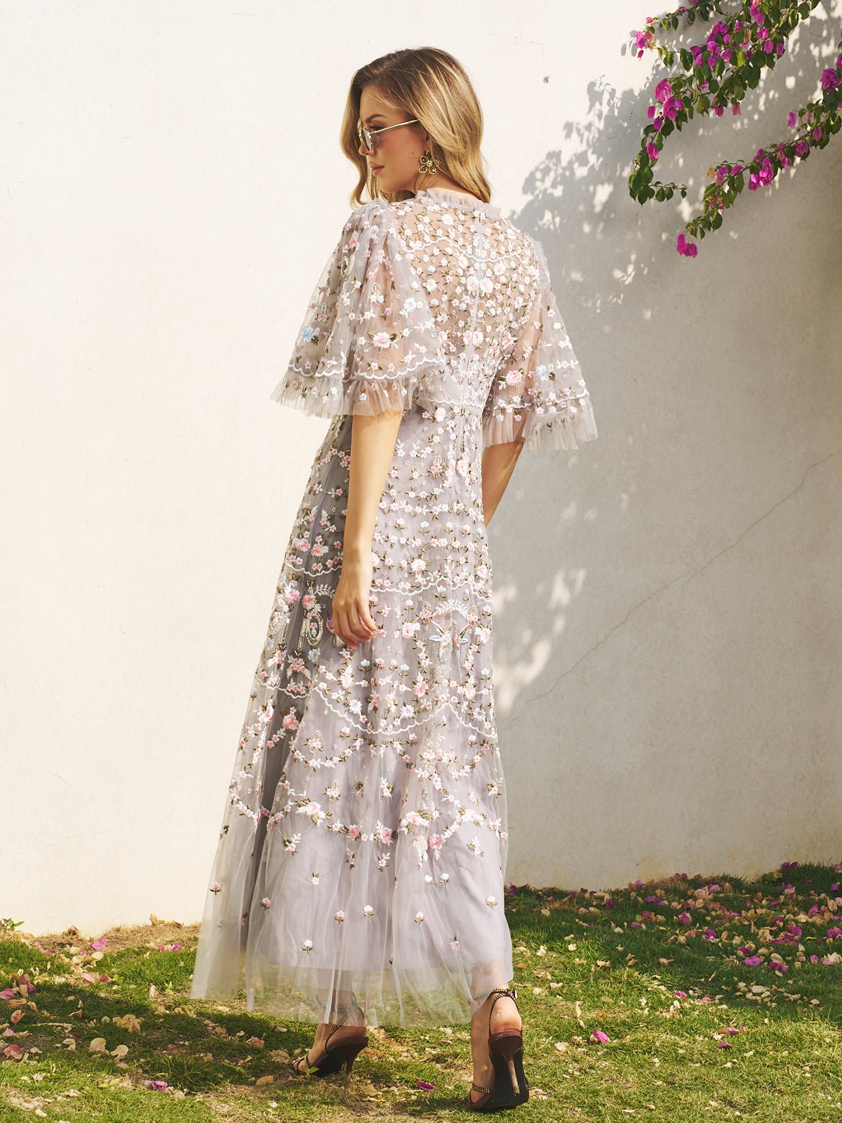 Nerea - Vestido de tul con bordados florales y pedrería