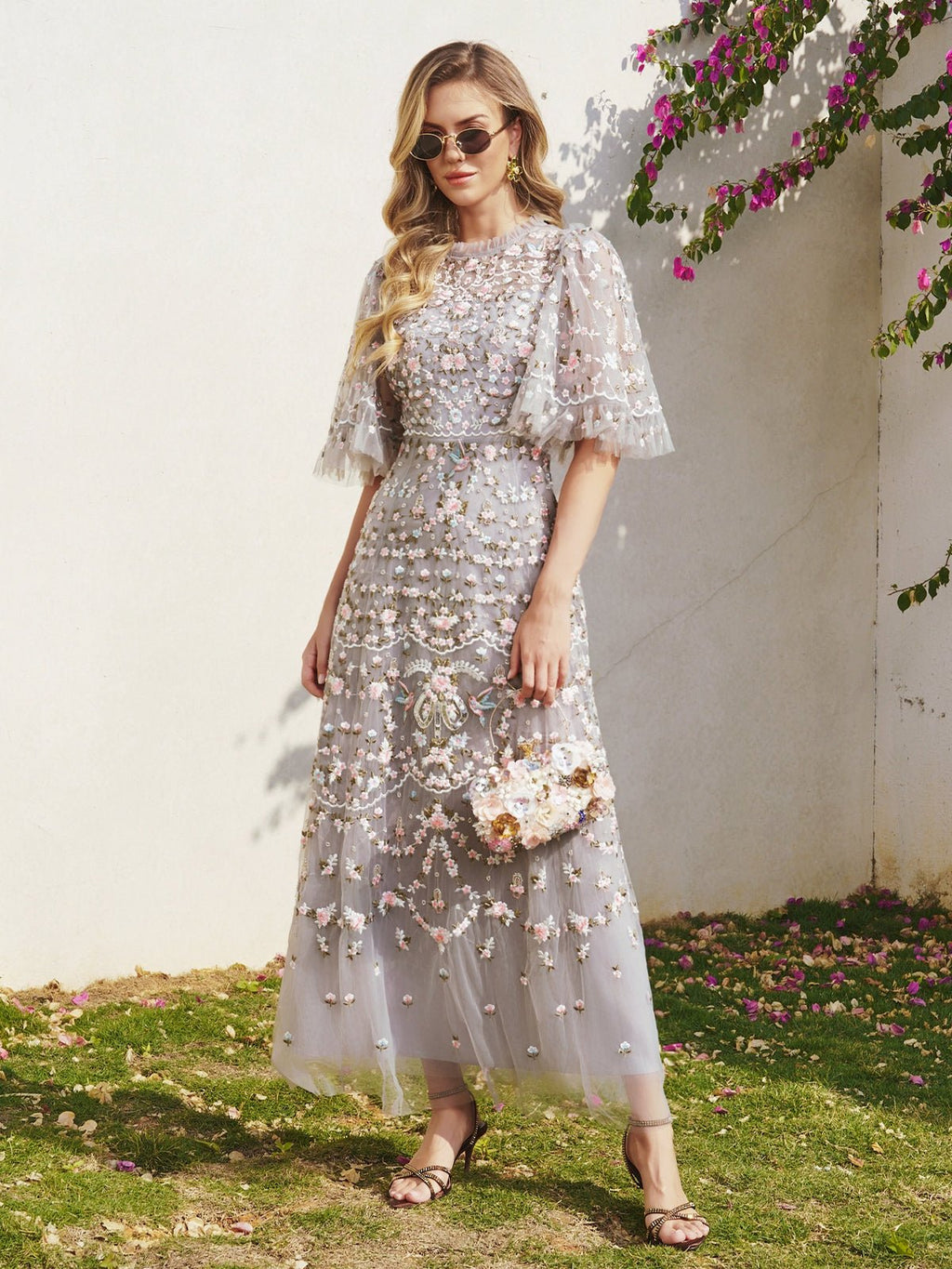 Nerea - Vestido de tul con bordados florales y pedrería