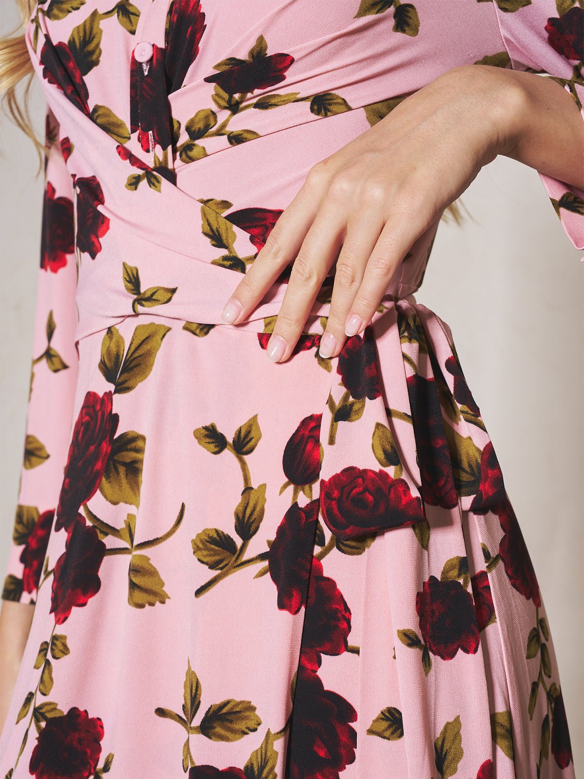 Raquel - Vestido de punto con estampado de rosas