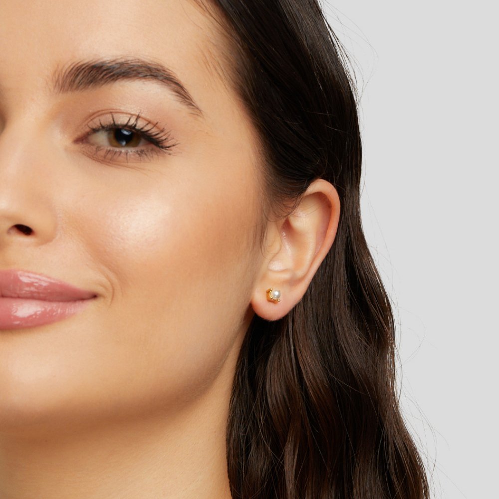 REBB | ELEGANTES ARETES BLANCOS PERLADOS