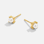 REBB | ELEGANTES ARETES BLANCOS PERLADOS