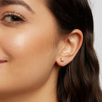 REBB | ELEGANTES ARETES BLANCOS PERLADOS