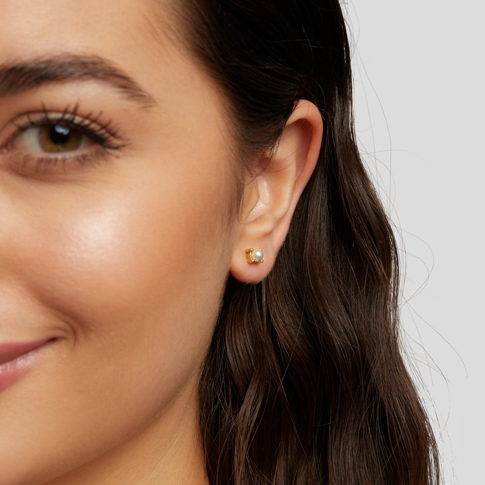 REBB | ELEGANTES ARETES BLANCOS PERLADOS